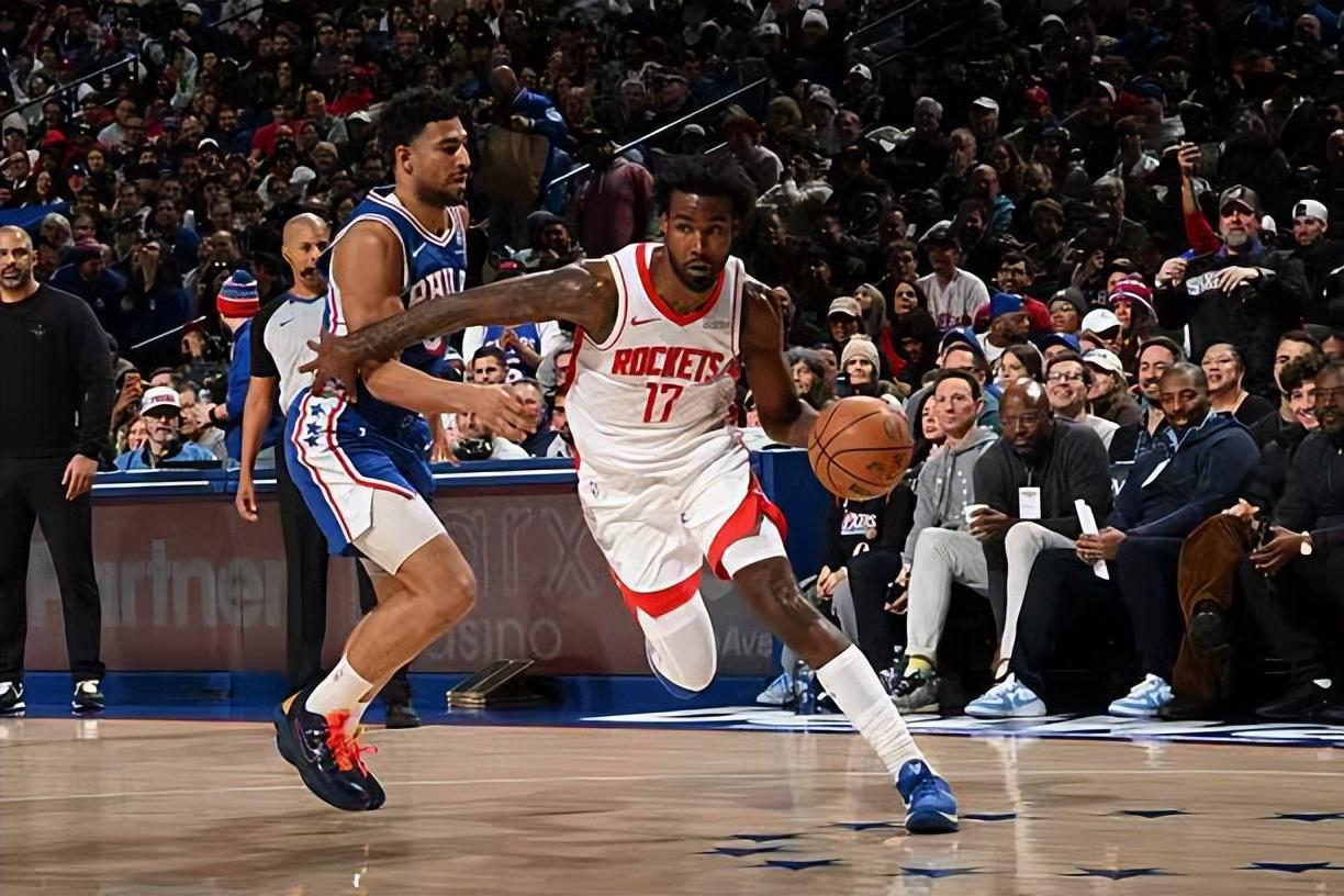 攻防两端都尽力了，可惜火箭锋线新星也救不了两大先发的灾难表现